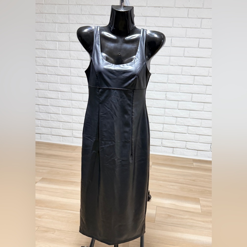 Sofia Vergara Black Sleeveless Faux-Leather Maxi Dress